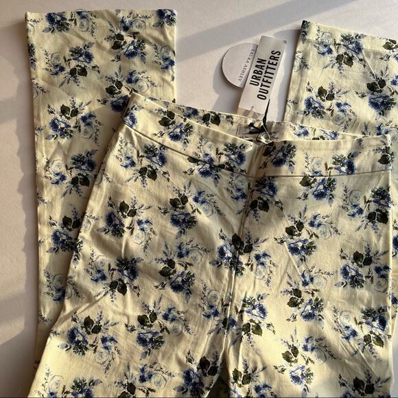 Laura Ashley x Urban Outfitters High Rise Floral Kick Flare Pant - Picture 4 of 8